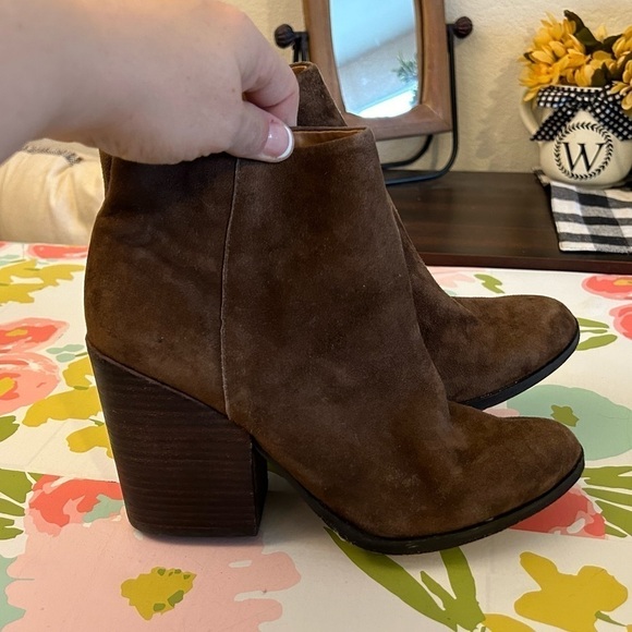 DV size 8 brown mocha, healed chunky zip ankle boot - Picture 1 of 8